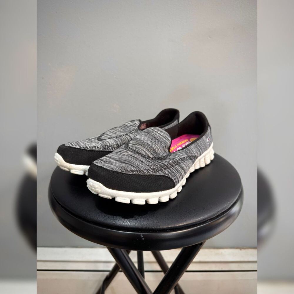Gray Skechers GoWalk Memory Foam Lightweight Slip-Ons Size 7 EUC